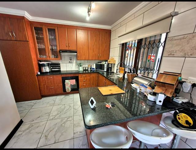 3 BEDROOM TOWNHOUSE FOR SALE IN MONTANA TUINE